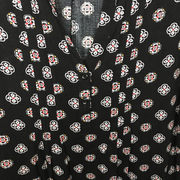 OLD NAVY vneck pleated dress with 3/4 sleeves - Picture 2 of 8